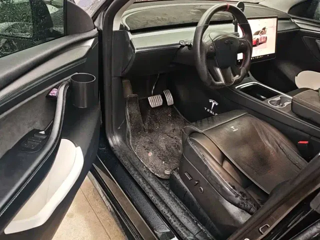 Tesla Model Y — Фото автомобиля 15