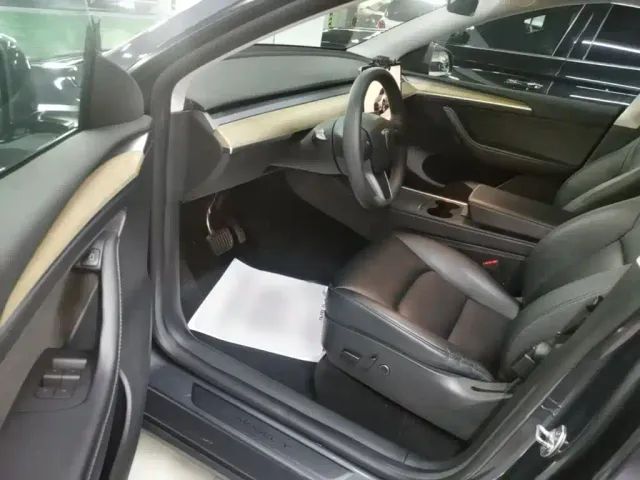 Tesla Model Y — Фото автомобиля 14