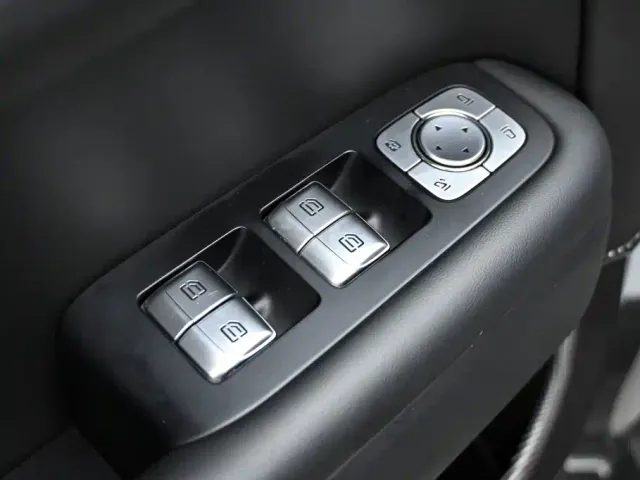 Li Auto L9 — Фото автомобиля 25