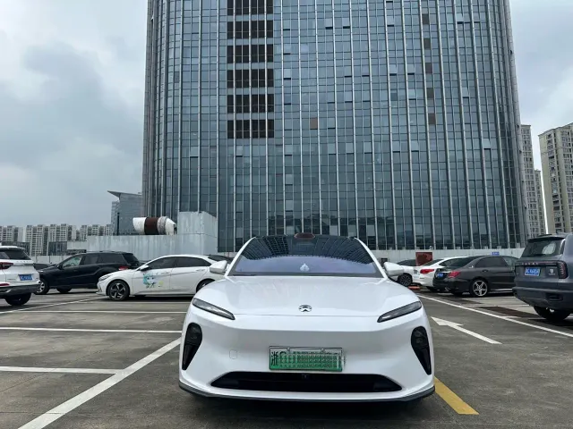 NIO NIO ET5 2024 75kWh — Фото автомобиля 2