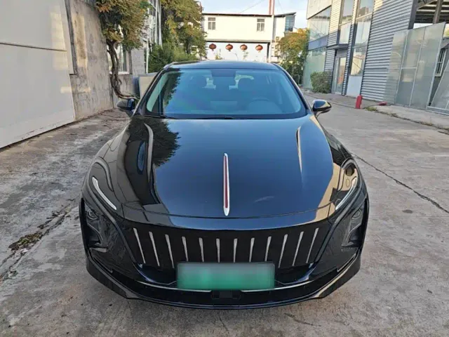 Hongqi E-QM5 — Фото автомобиля 2