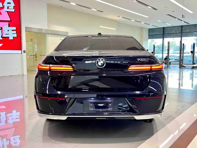 BMW 7 Series — Фото автомобиля 10