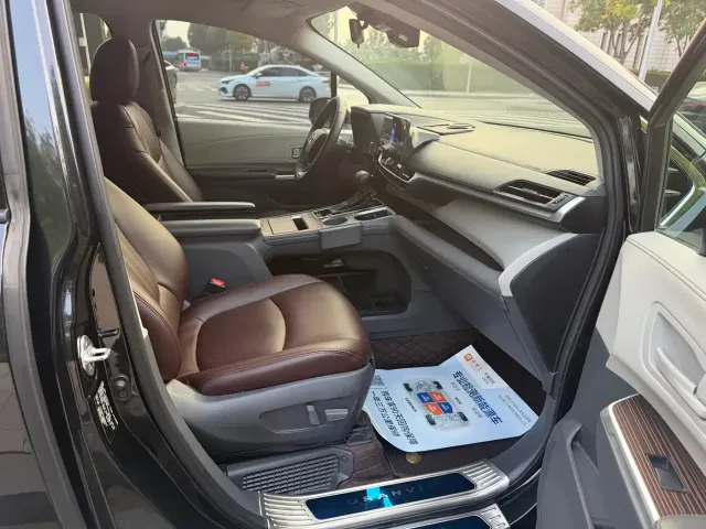 Toyota Granvia — Фото автомобиля 16