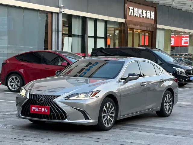 Фотография автомобиля — Lexus ES