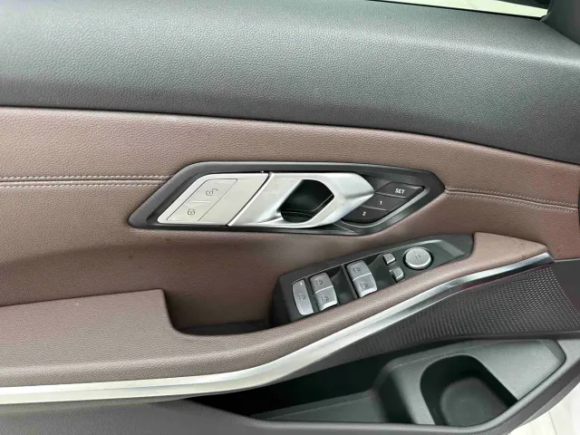 BMW 3 Series — Фото автомобиля 13