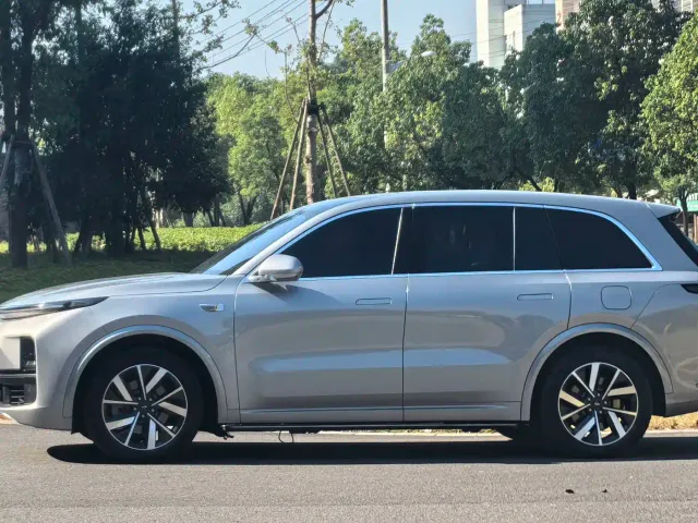 Li Auto L8 — Фото автомобиля 7