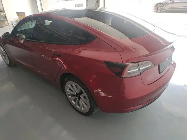 Tesla Model 3 — Фото автомобиля 4