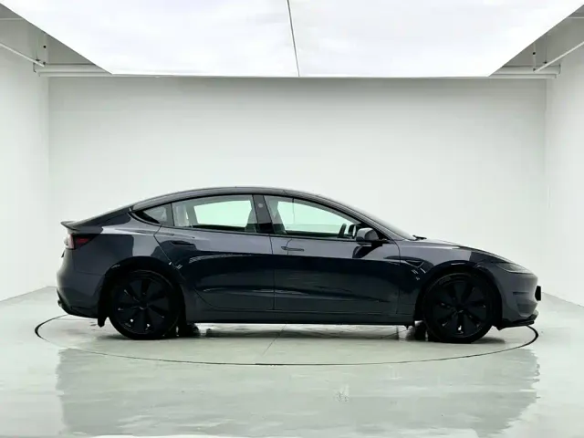 Tesla Model 3 — Фото автомобиля 9