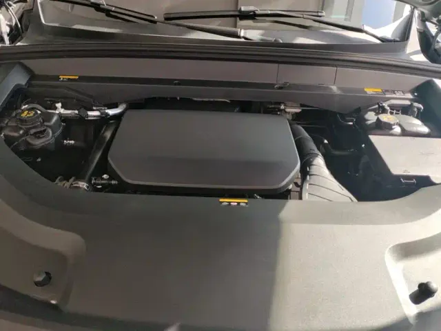 Li Auto L8 — Фото автомобиля 10