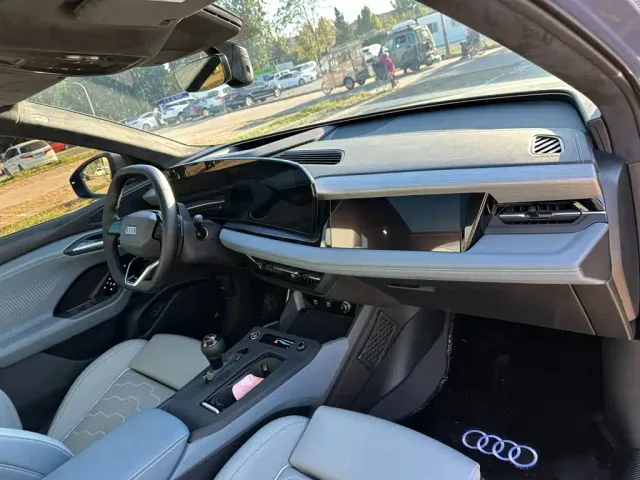Audi Q6L e-tron — Фото автомобиля 15
