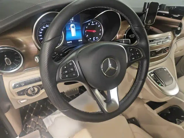 Mercedes-Benz V-Class — Фото автомобиля 6
