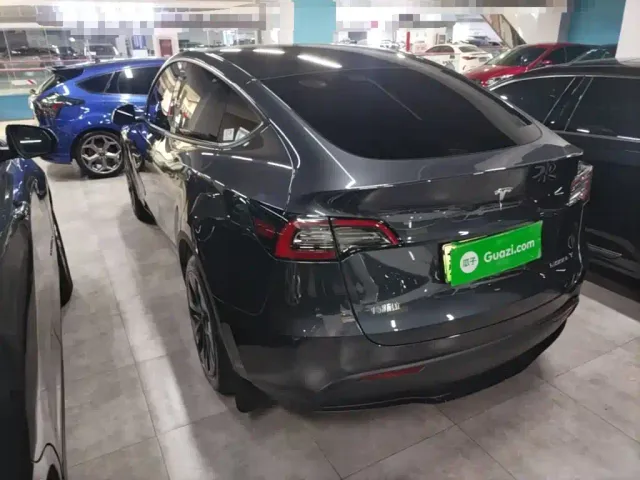 Tesla Model Y — Фото автомобиля 22