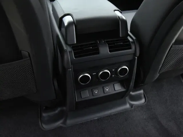Land Rover Defender — Фото автомобиля 15