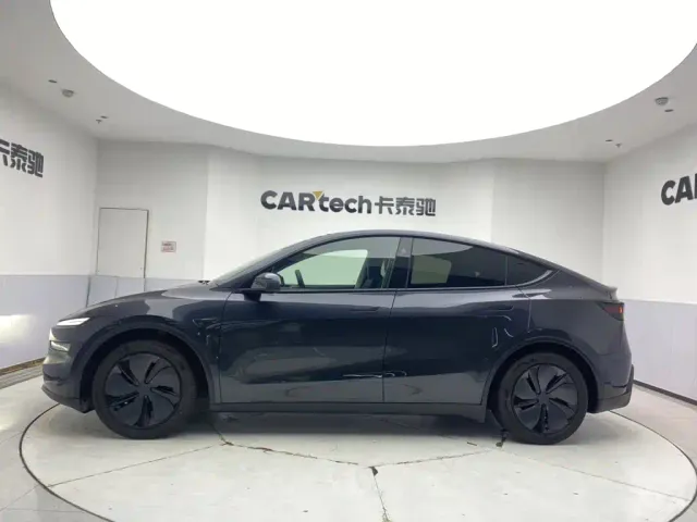 Tesla Model Y — Фото автомобиля 8