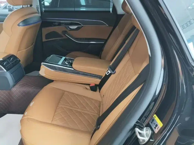Audi A8 — Фото автомобиля 23