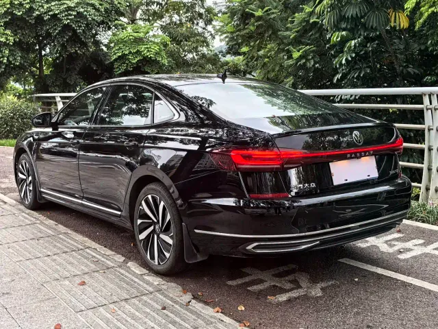 Volkswagen Passat — Фото автомобиля 8