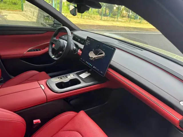 Xiaomi SU7 — Фото автомобиля 12