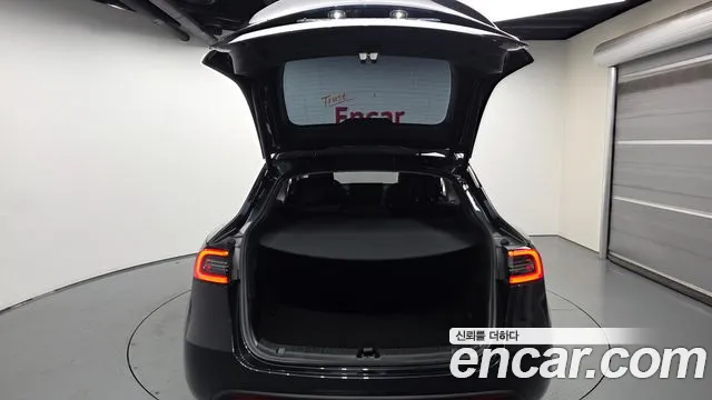 Tesla Model Y — Фото автомобиля 26