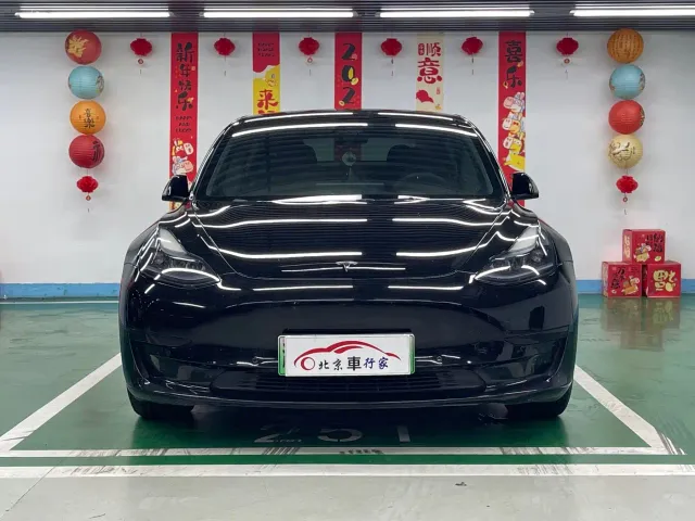Tesla Model 3 — Фото автомобиля 2