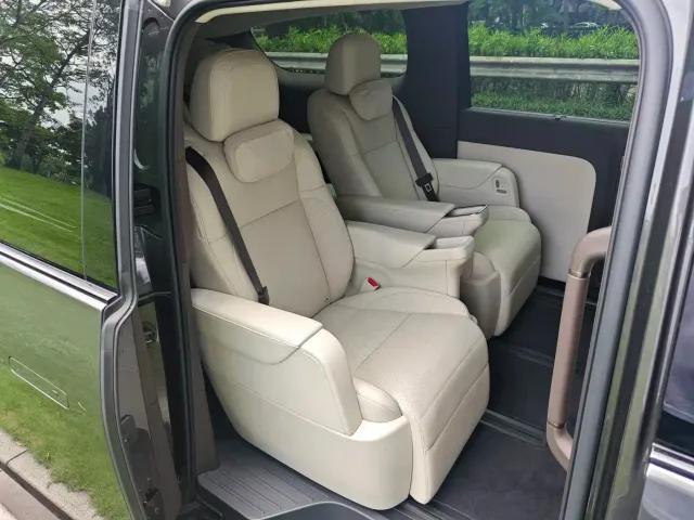 Li Auto MEGA — Фото автомобиля 9
