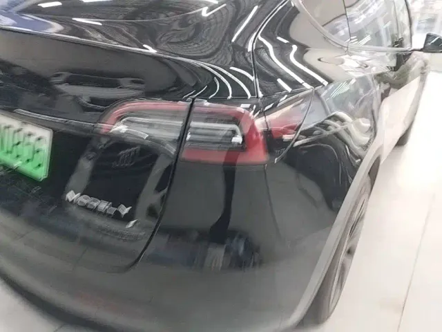 Tesla Model Y — Фото автомобиля 7