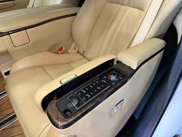 Toyota Vellfire — Фото автомобиля 6