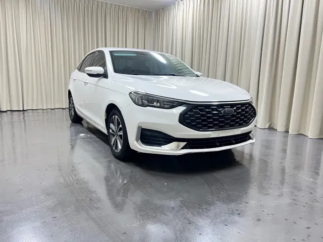 Ford Escort — Фото автомобиля 3