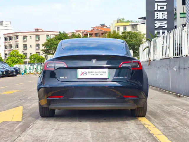 Tesla Model 3 — Фото автомобиля 3