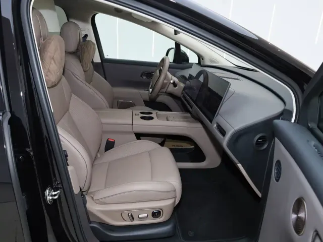 Li Auto i8 — Фото автомобиля 10