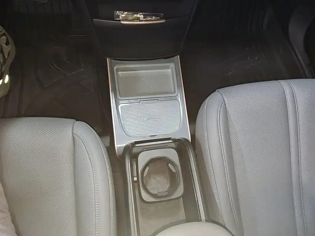 ZEEKR Zeekr X 2023 4WD YOU Edition 5-seater — Фото автомобиля 13
