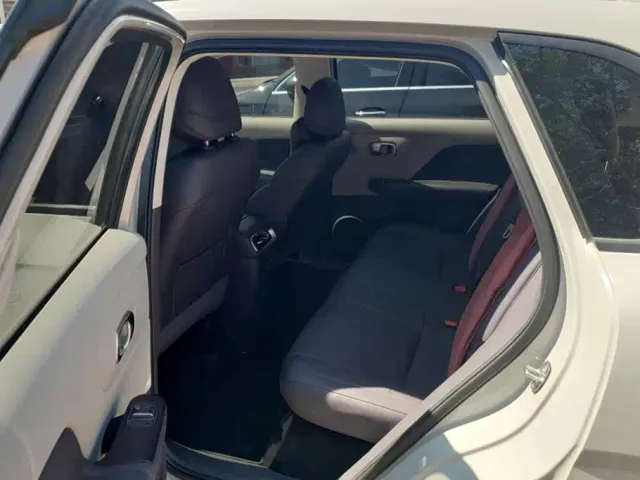 Leapmotor B10 — Фото автомобиля 11