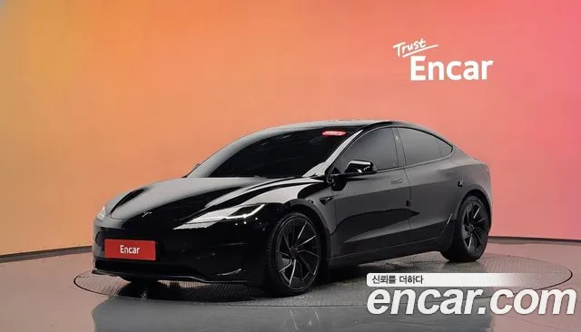 Фотография автомобиля — Tesla Model 3