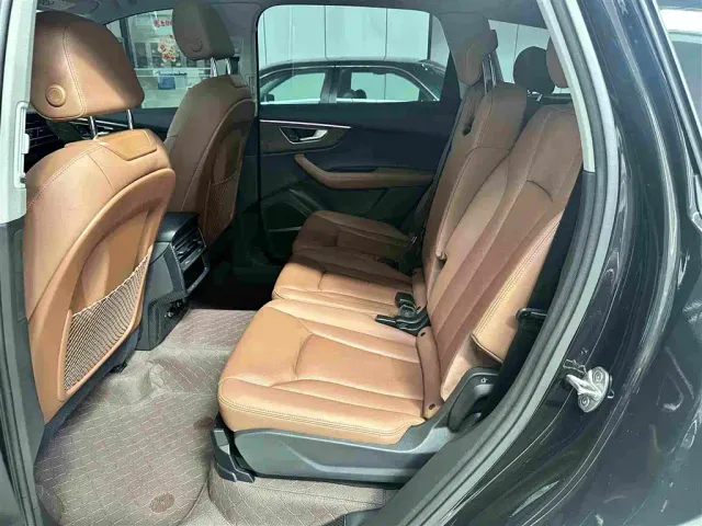 Audi Q7 — Фото автомобиля 12
