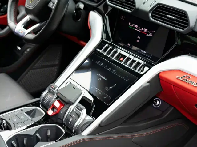 Lamborghini Urus — Фото автомобиля 18