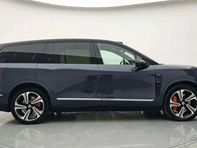 Nio ES8 — Фото автомобиля 6