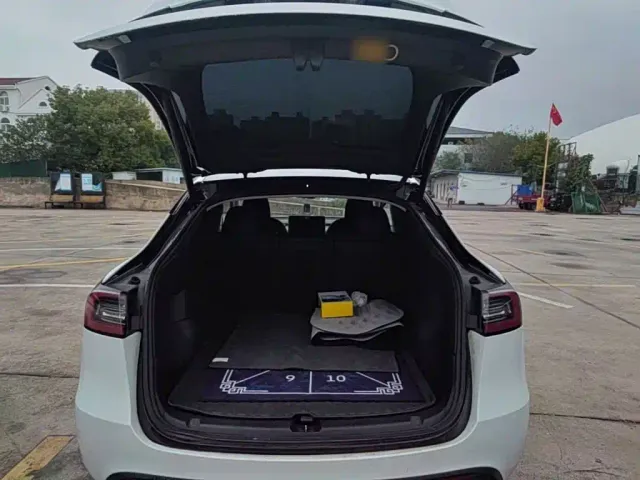Tesla Model Y — Фото автомобиля 18