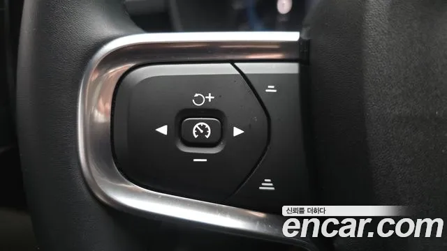 Вольво XC40 B4 Ultra Bright — Фото автомобиля 17