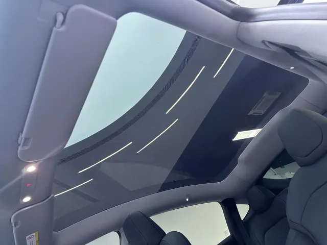 Tesla Model Y — Фото автомобиля 18