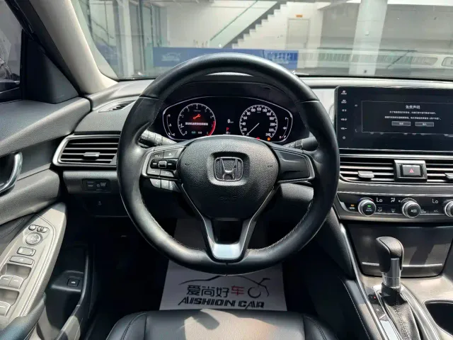 Honda Accord — Фото автомобиля 10