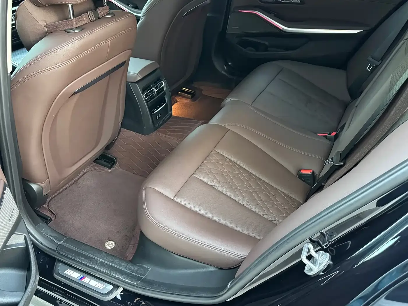 BMW BMW 3 Series 2023 325Li M Sport Black Night Package — Фото автомобиля 10