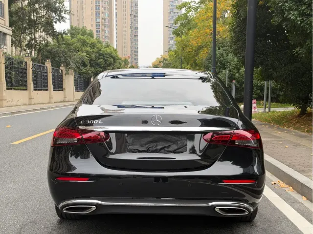 Mercedes-Benz E-Class — Фото автомобиля 5