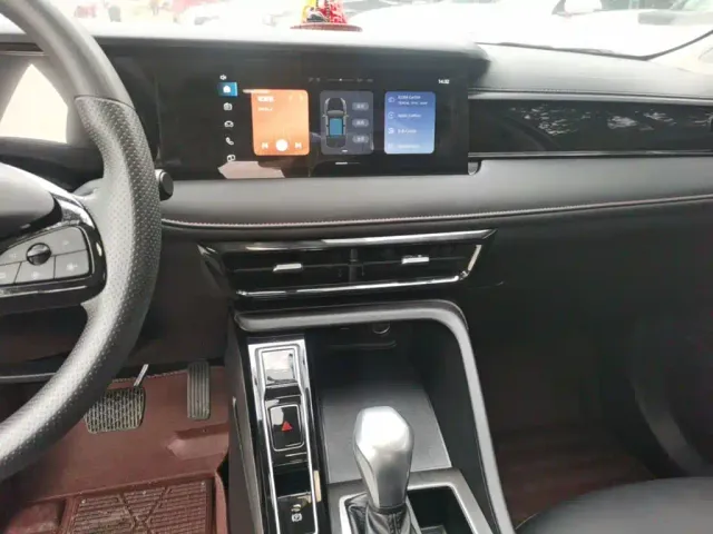 Roewe i5 — Фото автомобиля 12