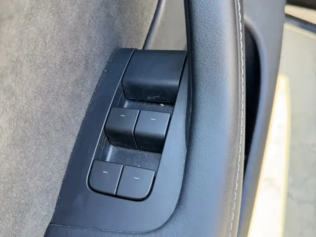 Tesla Model Y — Фото автомобиля 20