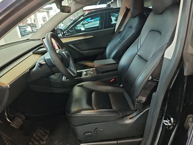 Tesla Model Y — Фото автомобиля 14