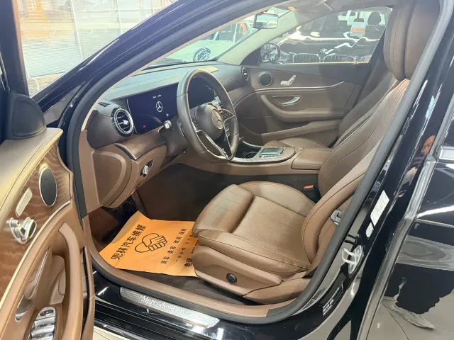 Mercedes-Benz E-Class — Фото автомобиля 4
