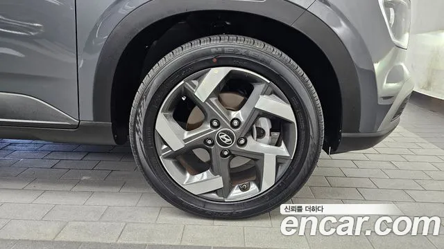 Hyundai Venue — Фото автомобиля 21