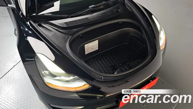 Tesla Model 3 — Фото автомобиля 9