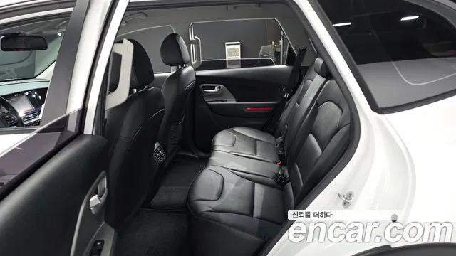 Kia Niro — Фото автомобиля 18