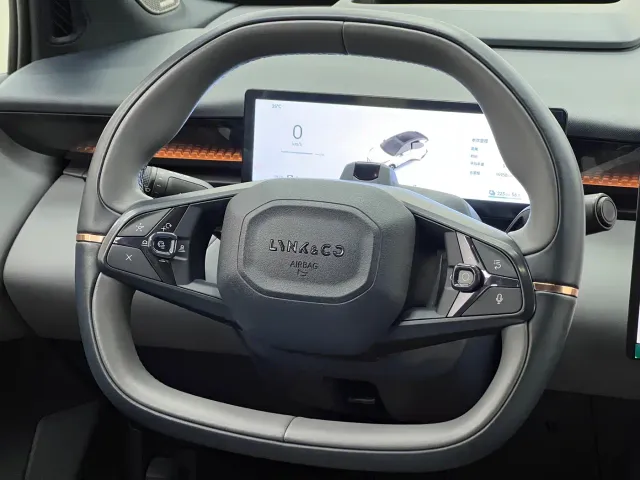Lynk & Co Z20 — Фото автомобиля 22