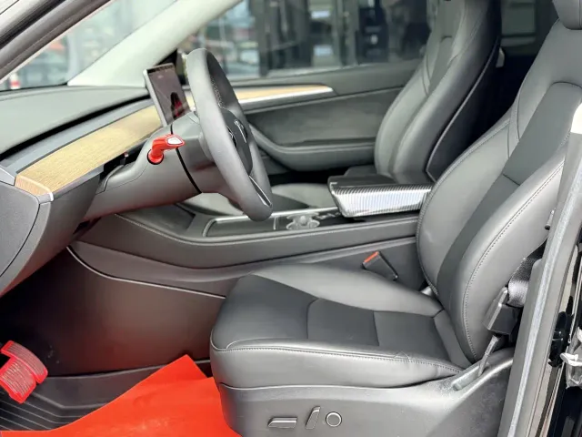 Tesla Model Y — Фото автомобиля 14